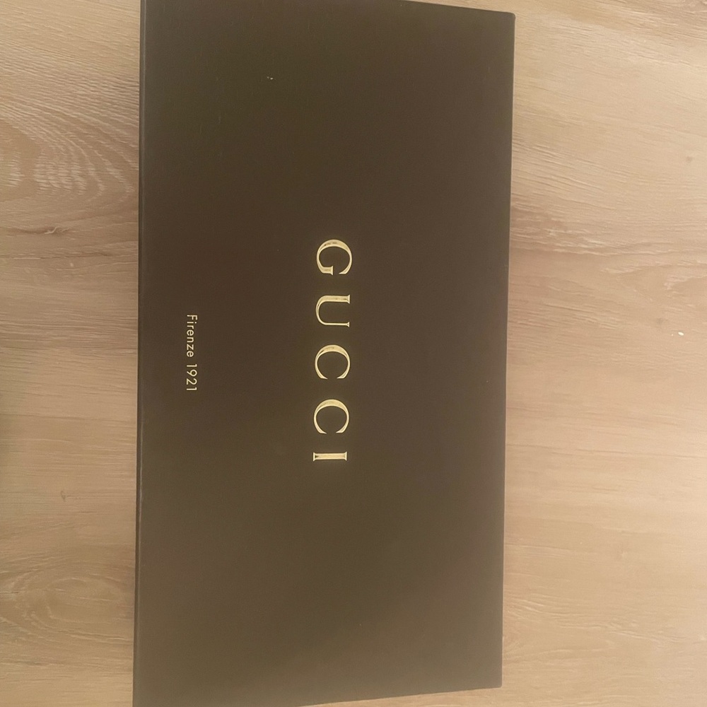 Gucci Pink flat Sandals with Gold Chain Detail Ursula sandal , never worn . - Picture 4 of 4